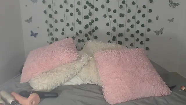 Snapshot of Selena_v chatting on 19, 2, 2025 Selena v online show from 19, 2, 2025