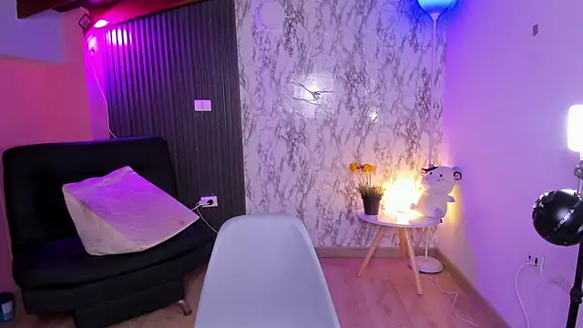 chloe blue online show from 13, 11, 2025