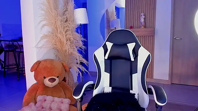 Charlotte  08 online show from 21, 3, 2026