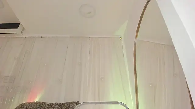 Petite Lucie online show from 30, 1, 2025