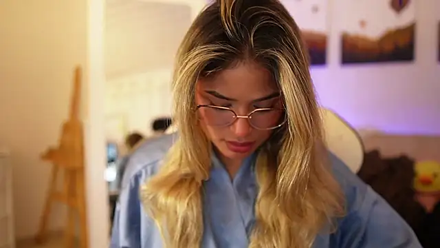 SaraParisi online show from 4, 2, 2025