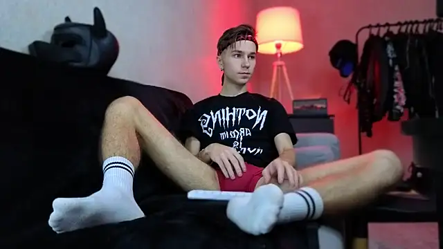 Joseph  Quinn online show from 3, 12, 2025