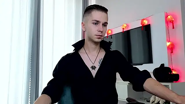 Joseph  Quinn online show from 11, 4, 2026