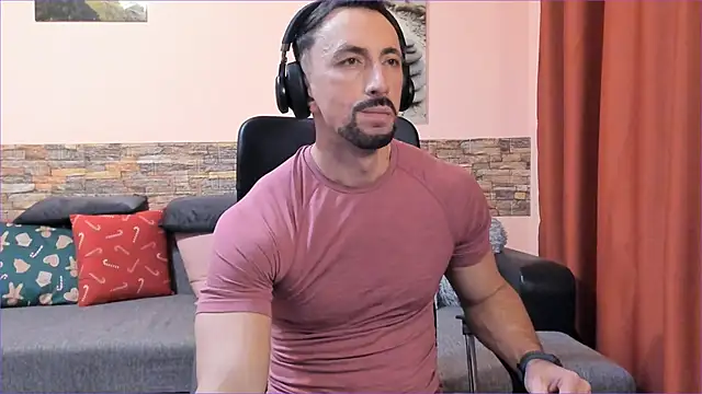 HotHunkTrainer online show from 25, 2, 2025