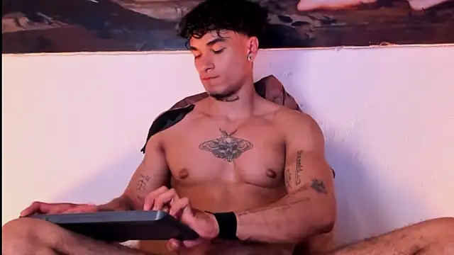 Snapshot of Thomas_Fit1 chatting on 21, 1, 2025 Thomas Fit1 online show from 21, 1, 2025