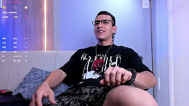 Snapshot of SymonPrince chatting on 30, 10, 2025 SymonPrince online show from 30, 10, 2025