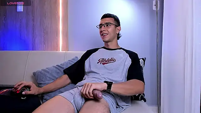 Snapshot of SymonPrince chatting on 30, 11, 2025 SymonPrince online show from 30, 11, 2025