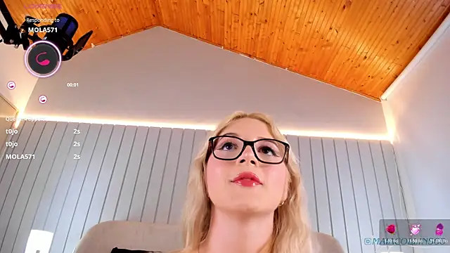 Snapshot of Maia_Collins chatting on 27, 4, 2026 Maia Collins online show from 27, 4, 2026
