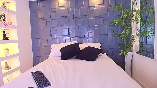 EmmilyCollson online show from 8, 2, 2025