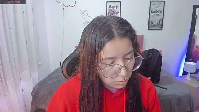 Amy joones online show from 8, 11, 2025