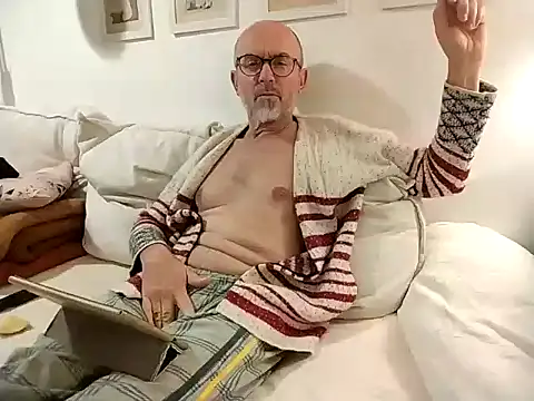 Snapshot of MadProfessor chatting on 20, 12, 2024 MadProfessor online show from 20, 12, 2024