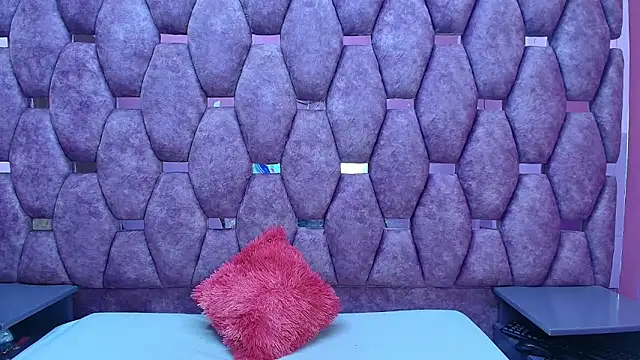 Snapshot of AlaSmith chatting on 7, 4, 2026 AlaSmith online show from 7, 4, 2026