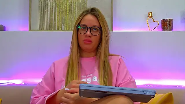 MariaNeumann online show from 10, 2, 2025