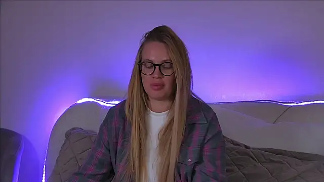 MariaNeumann online show from 13, 2, 2025