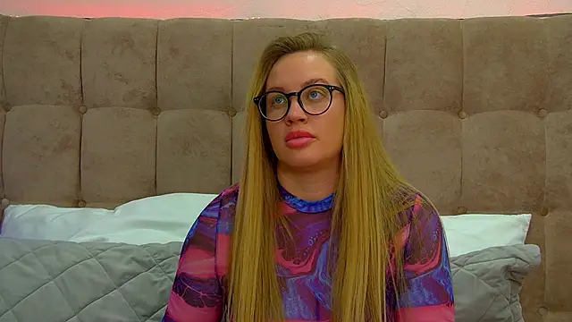 MariaNeumann online show from 7, 3, 2025