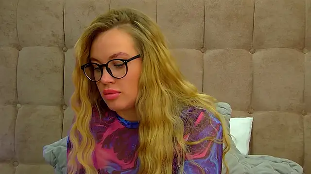 MariaNeumann online show from 7, 3, 2025