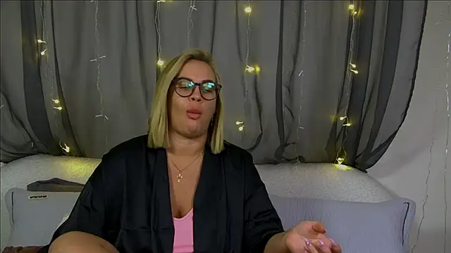 MariaNeumann online show from 9, 11, 2025