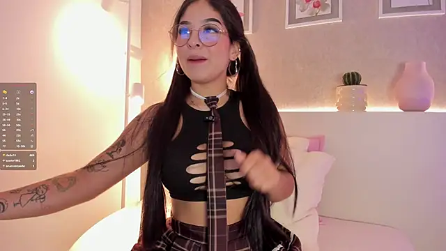 Snapshot of roxannegomez chatting on 22, 9, 2025 roxannegomez online show from 22, 9, 2025