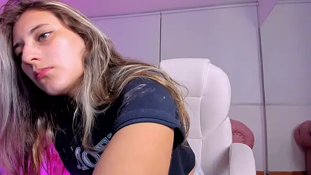 Giia paiige18 online show from 12, 2, 2025