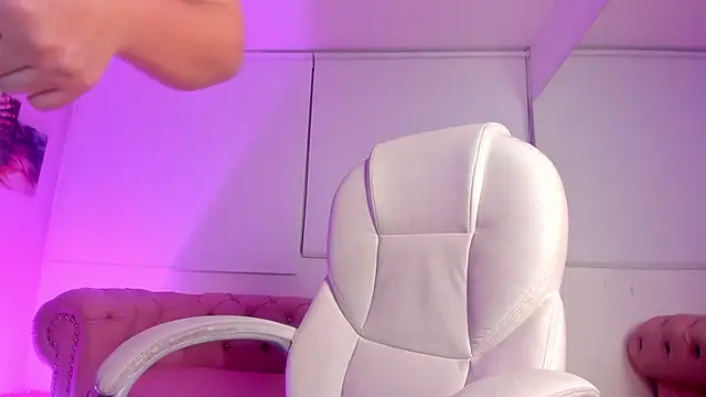 Giia paiige18 online show from 8, 3, 2025