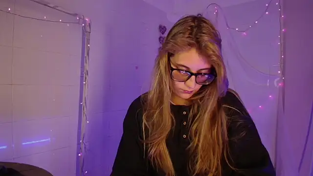 Giia paiige18 online show from 15, 11, 2025