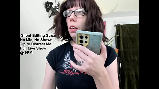 Snapshot of SaraDesirexo chatting on 8, 2, 2025 SaraDesirexo online show from 8, 2, 2025