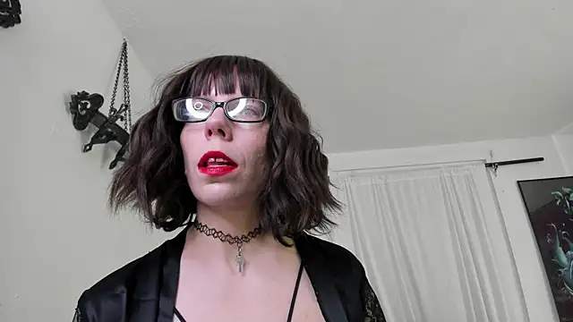 Snapshot of SaraDesirexo chatting on 4, 3, 2025 SaraDesirexo online show from 4, 3, 2025