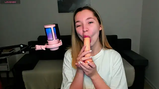 MiaThaine online show from 19, 12, 2024