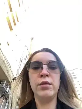 MiaThaine online show from 10, 2, 2025