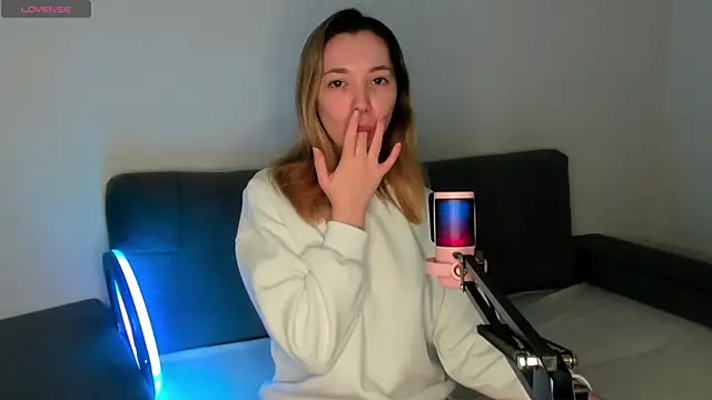 MiaThaine online show from 21, 2, 2025