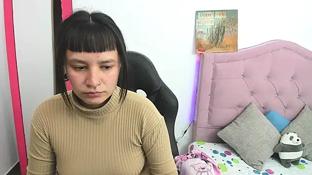 Katalina novoa online show from 11, 2, 2025