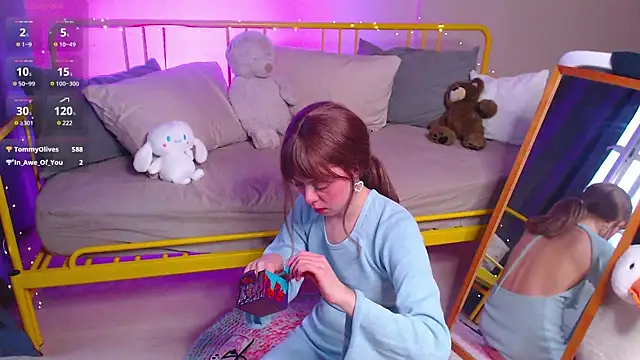 KatieMelone online show from 4, 3, 2025