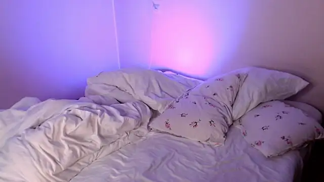 KatieMelone online show from 30, 9, 2025