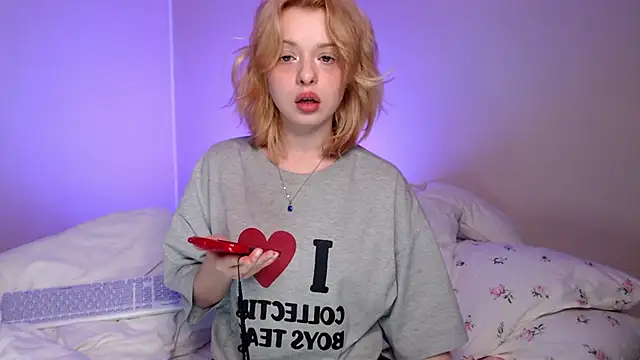 KatieMelone online show from 9, 10, 2025