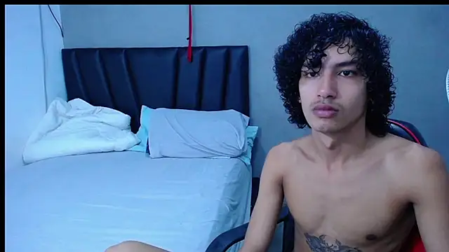 Snapshot of Tayronx33 chatting on 4, 11, 2025 Tayronx33 online show from 4, 11, 2025