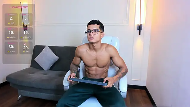 Snapshot of Paradise_boy_s chatting on 10, 11, 2025 Paradise boy s online show from 10, 11, 2025