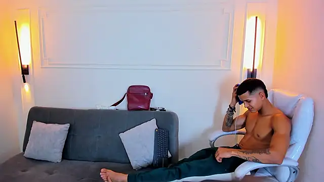 Paradise boy s online show from 15, 1, 2026