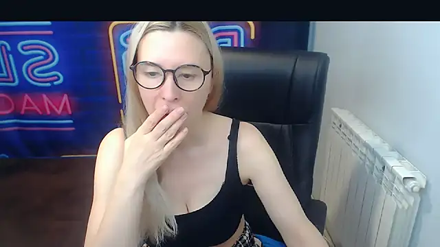 Snapshot of kerakiss877 chatting on 6, 1, 2025 kerakiss877 online show from 6, 1, 2025