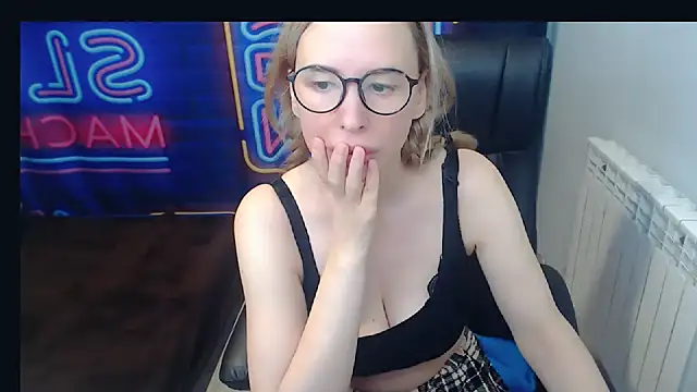 Snapshot of kerakiss877 chatting on 8, 1, 2025 kerakiss877 online show from 8, 1, 2025