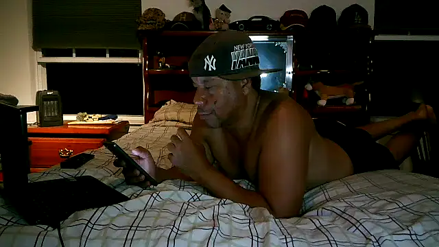 Snapshot of pimpdaddy4ever chatting on 19, 6, 2026 pimpdaddy4ever online show from 19, 6, 2026