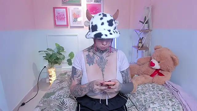 ViolettaBaker  online show from 23, 11, 2025