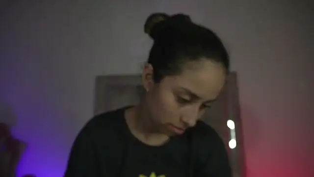 Snapshot of little-Emma chatting on 23, 5, 2026 little-Emma online show from 23, 5, 2026