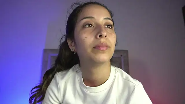 Snapshot of little-Emma chatting on 21, 7, 2026 little-Emma online show from 21, 7, 2026