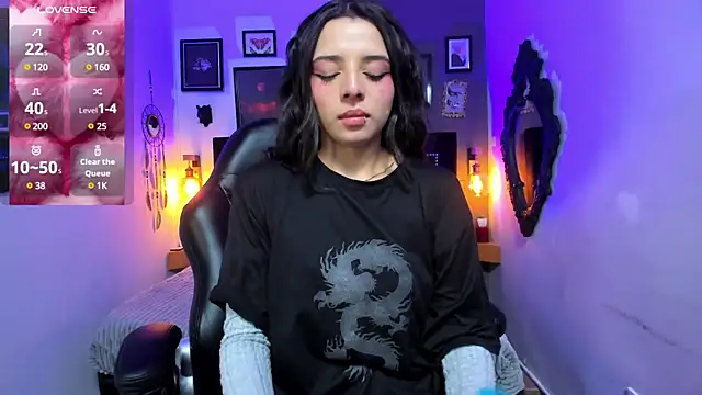 Charlotte  Benett online show from 11, 2, 2025