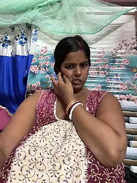 Snapshot of Beauty-queen chatting on 13, 7, 2026 Beauty-queen online show from 13, 7, 2026
