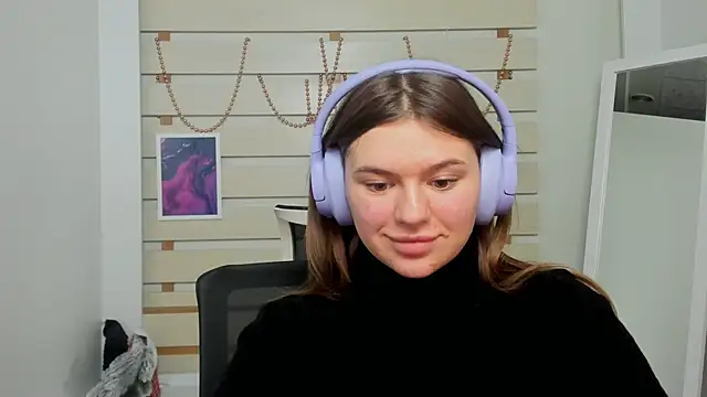 Josephine Kiss online show from 7, 2, 2025