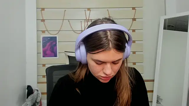 Josephine Kiss online show from 8, 2, 2025