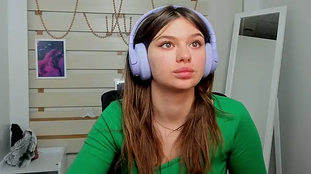 Josephine Kiss online show from 10, 2, 2025