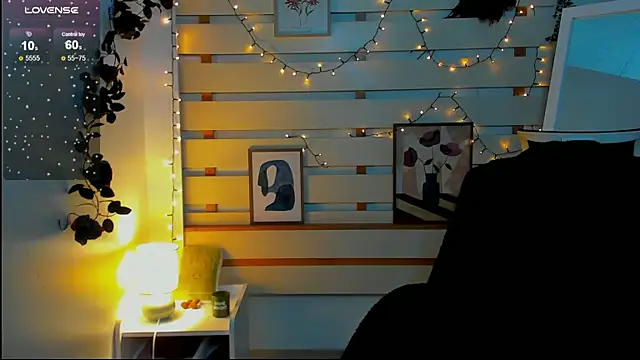 Josephine Kiss online show from 4, 2, 2026