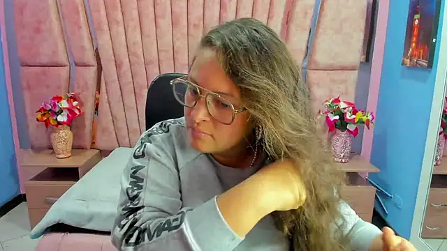 Snapshot of SaraThomso chatting on 27, 2, 2025 SaraThomso online show from 27, 2, 2025